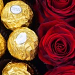 Композиция «Сердце из роз и конфет Ferrero»